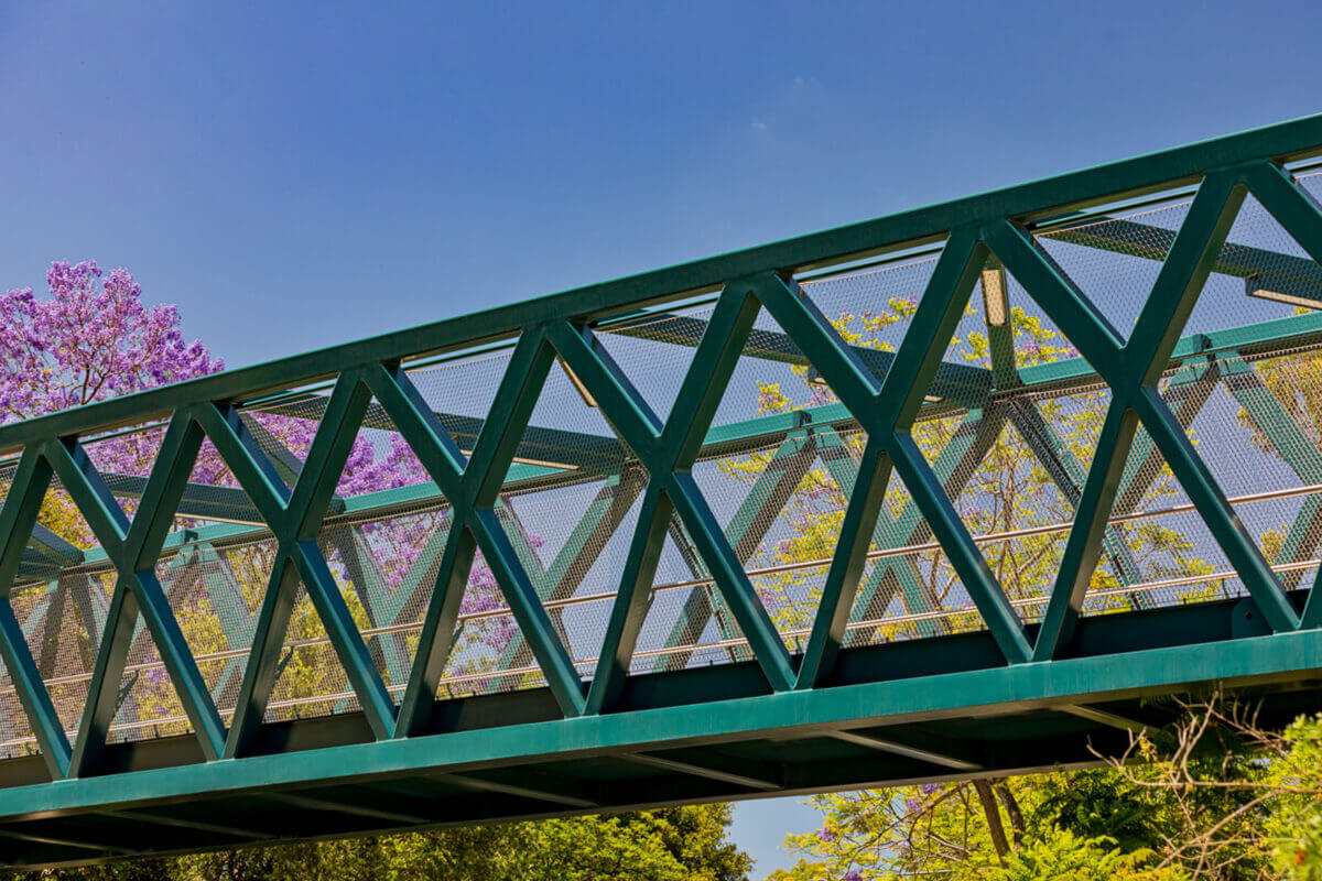 Innovative Bridge and Barrier Solutions for Urban Safety / Tensile Design & Construct