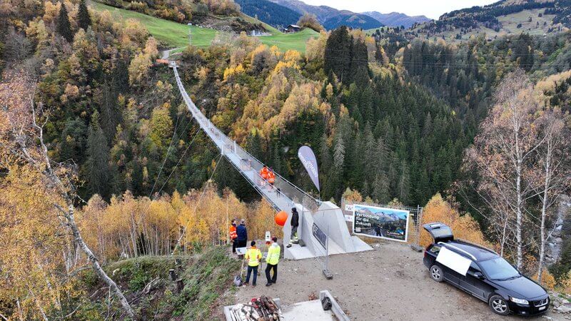 Jakob Materials Shine on Swiss Suspension Bridge Project / Tensile Design & Construct